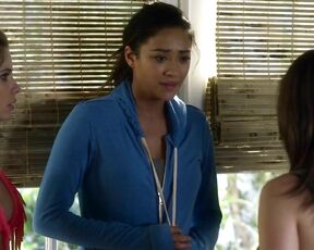 Ashley Benson and Lucy Hale in Bikinis on Pretty Little Liars s03e01 HiDef 720p!