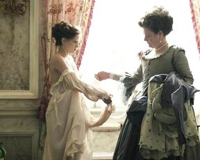 Completely Nude in Les adieux a la reine BluRay 1080p!