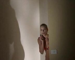Completely Nude in Un Amore Su Misura!
