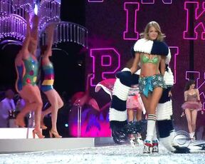 on the runway at the Victorias Secret Fashion Show 2008!