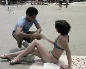 in Bikini in As Intimidades de Analu e Fernanda!
