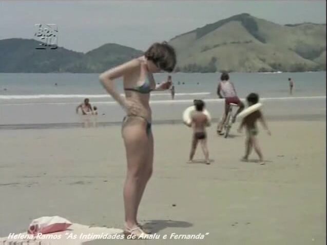 in Bikini in As Intimidades de Analu e Fernanda!