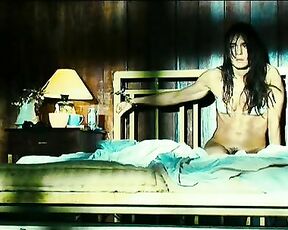 Bare Pussy and in Bikini in Kaerlighed pa film!