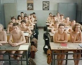 Fully Nude in Point de Fuite or the naked teacher!