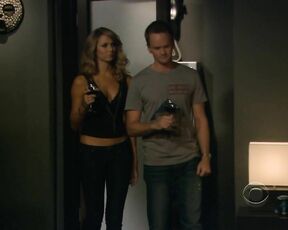 Cleavage on How I Met Your Mother S5e12!