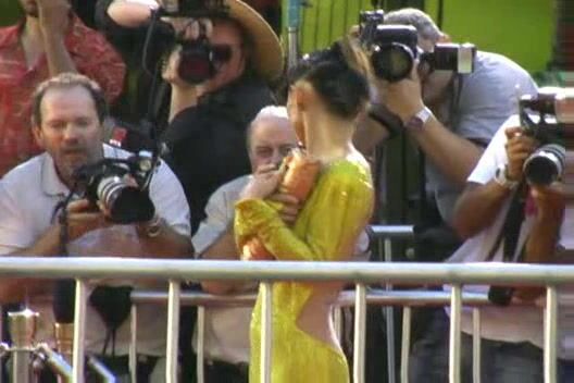 Slips a Boob on the red carpet!