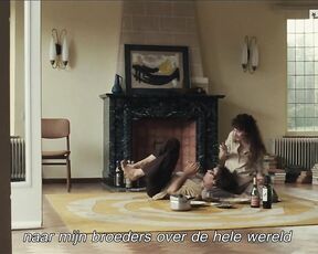 Nude in a bathtub in Soeur Sourire HDTV 720p!