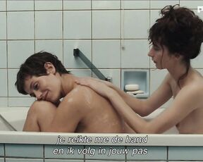 Nude in a bathtub in Soeur Sourire HDTV 720p!