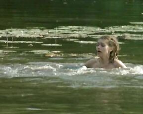 Naked in the water in Mes nuits sont plus belles que vos jours!