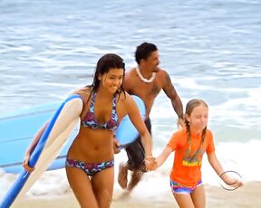 in Bikinis on Hawaii Five-0 s1e22 HiDef 720p!