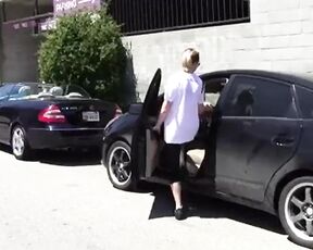 Paparazzi, bouncing boobs!