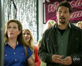 pole dancing on Suburgatory s1e03!