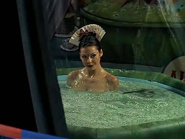 Nude in Sideshow!