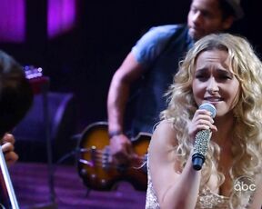 Hot on Nashville s01e01 HiDef 720p!