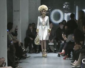Nude fashion Oops!