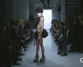 Nude fashion Oops!