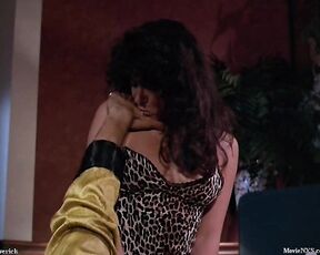 Julie Strain, Devin DeVasquez, Dona Speir, Donna Sprangler, Cynthia Brimhall and Roberta Vasquez Nude in Guns!