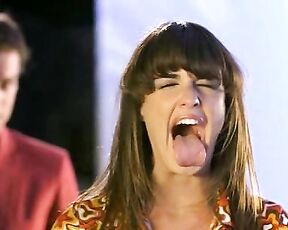 Looking Hot in Di Que Si!